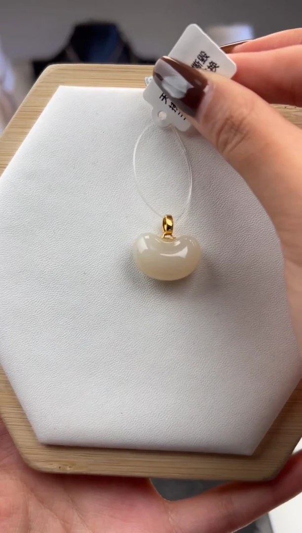 吊坠(不含链)18K金镶嵌和田玉699