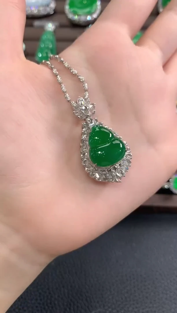 吊坠(不含链)18K金镶嵌翡翠秋日珠宝Q110