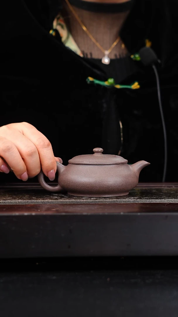茶壶紫砂大水潭天青明炉暗肝色150cc吴国仙