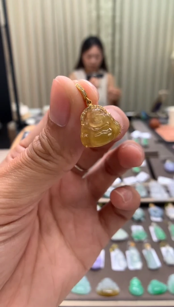 翡翠18K金镶嵌颈饰佛公