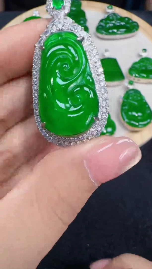 未镶嵌定制翡翠翡翠吊坠195