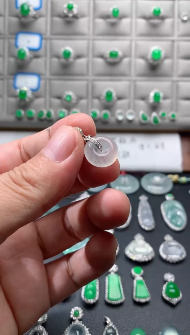 颈饰18K金镶嵌翡翠18K翡翠