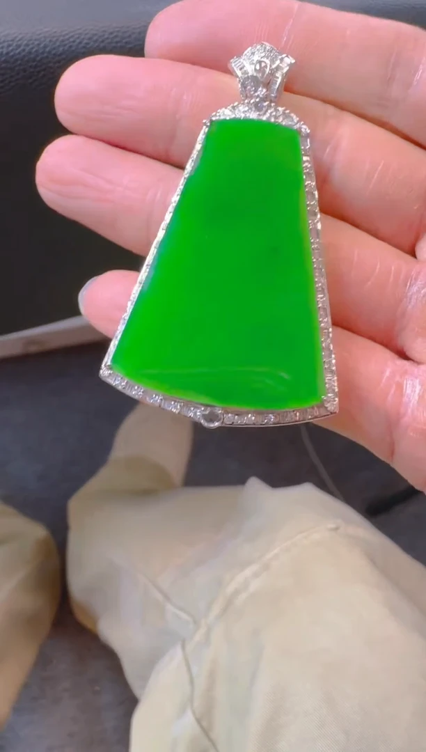 吊坠(赠链)18K金镶嵌翡翠天然A货翡翠