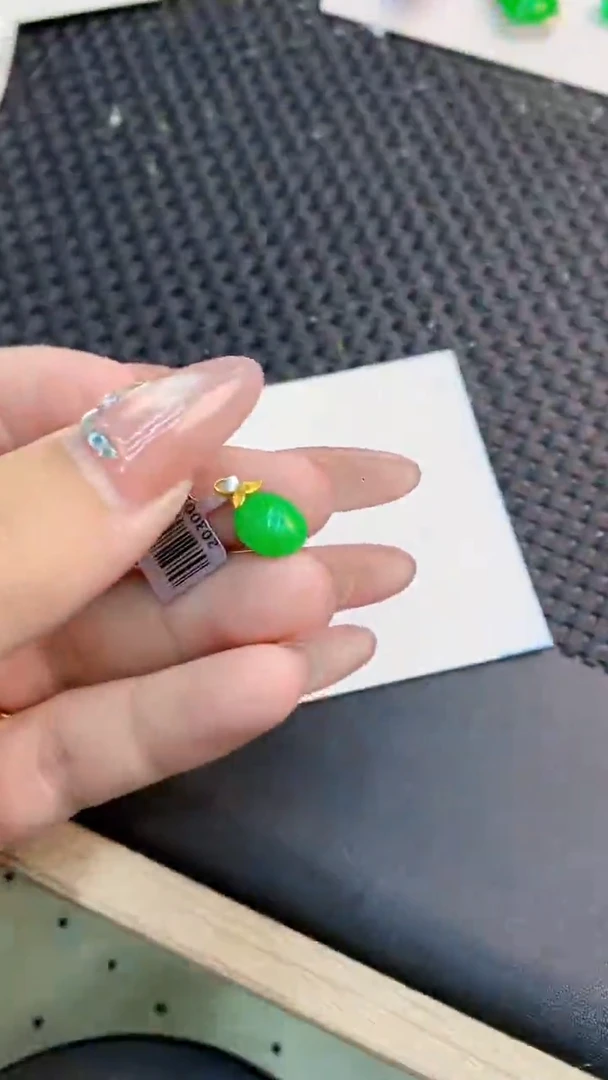 翡翠18K金镶嵌吊坠(不含链)1