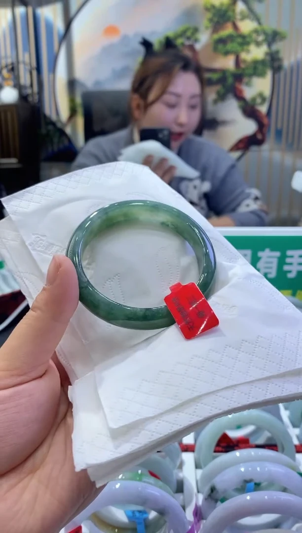 【闪购商品】翡翠手镯未镶嵌多人03783