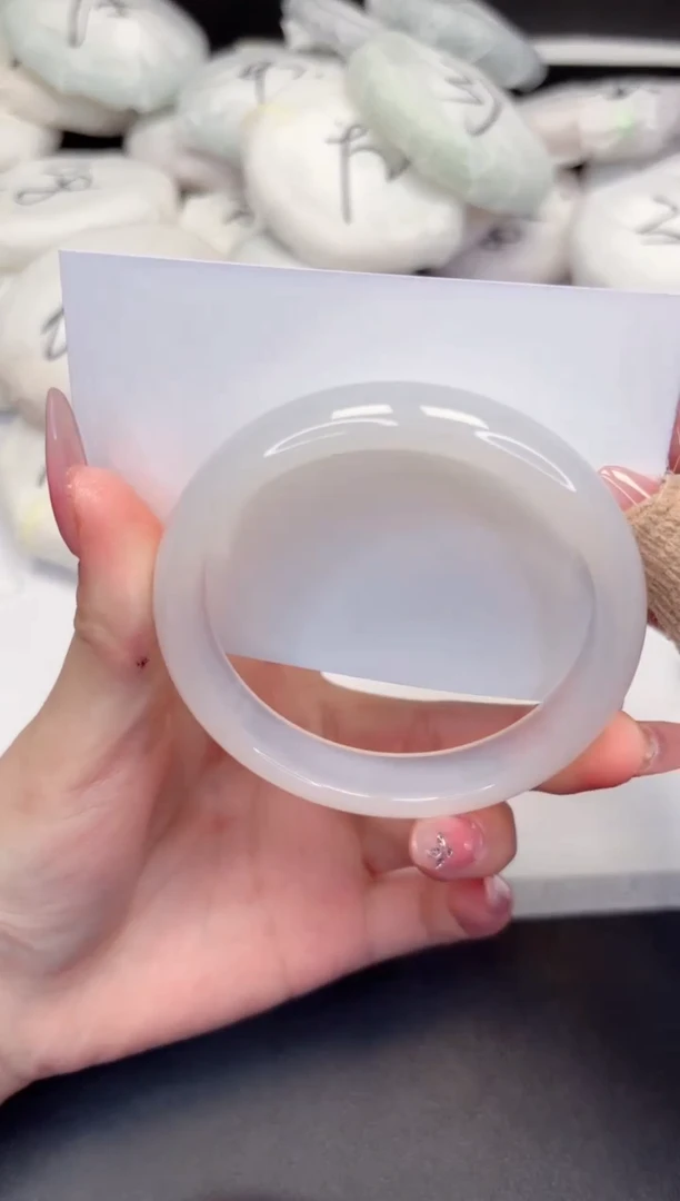 【闪购商品】石英质玉手镯未镶嵌128-59.2