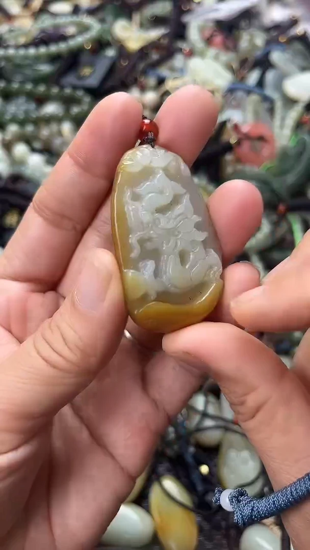 和田玉未镶嵌颈饰（多样性发一件）没有证书有瑕