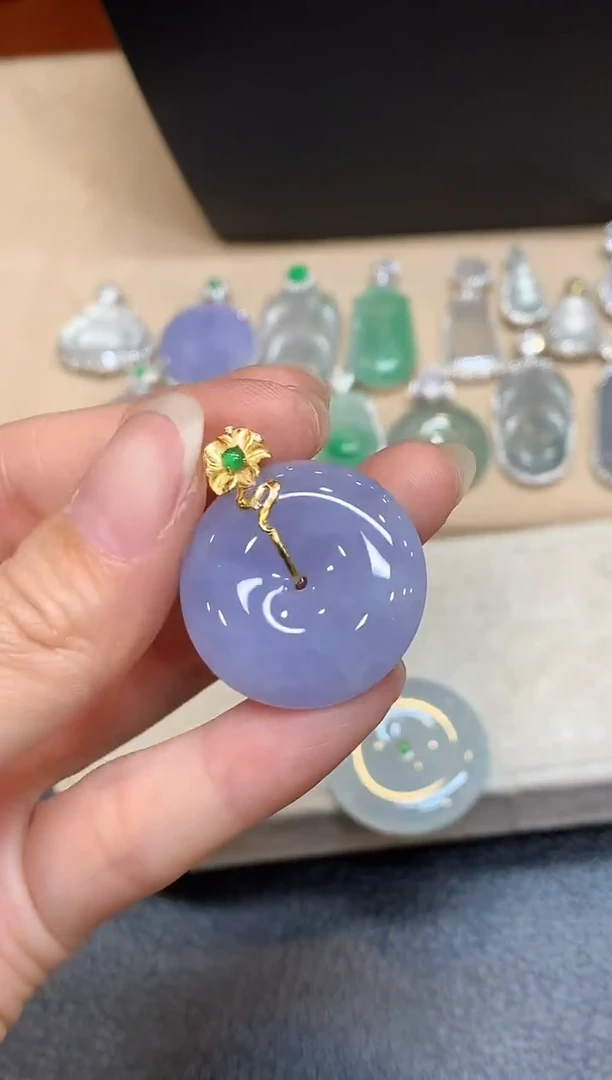 颈饰18K金镶嵌翡翠平安扣【无服务费