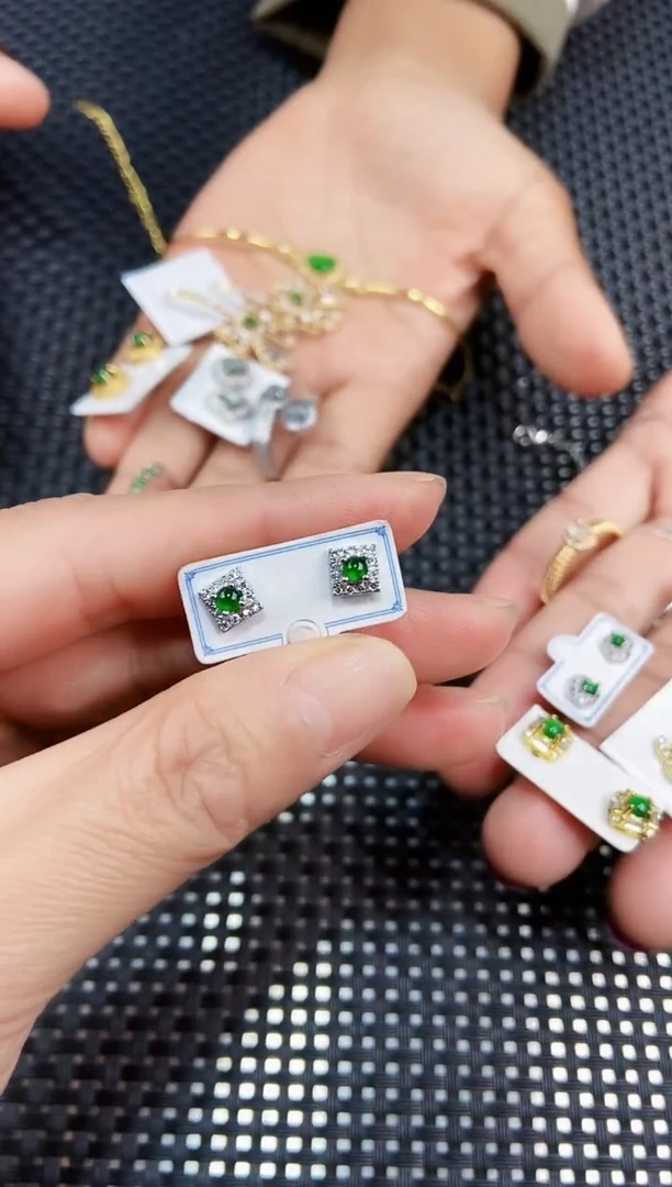【闪购商品】翡翠耳饰未镶嵌11111111