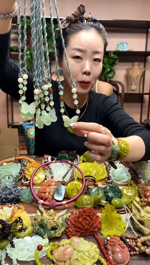 未镶嵌岫玉吊坠多样性发货发其中之一