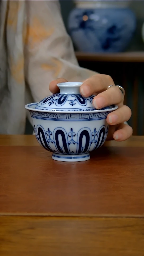 陶瓷莲瓣宝相纹两才盖碗（150cc）