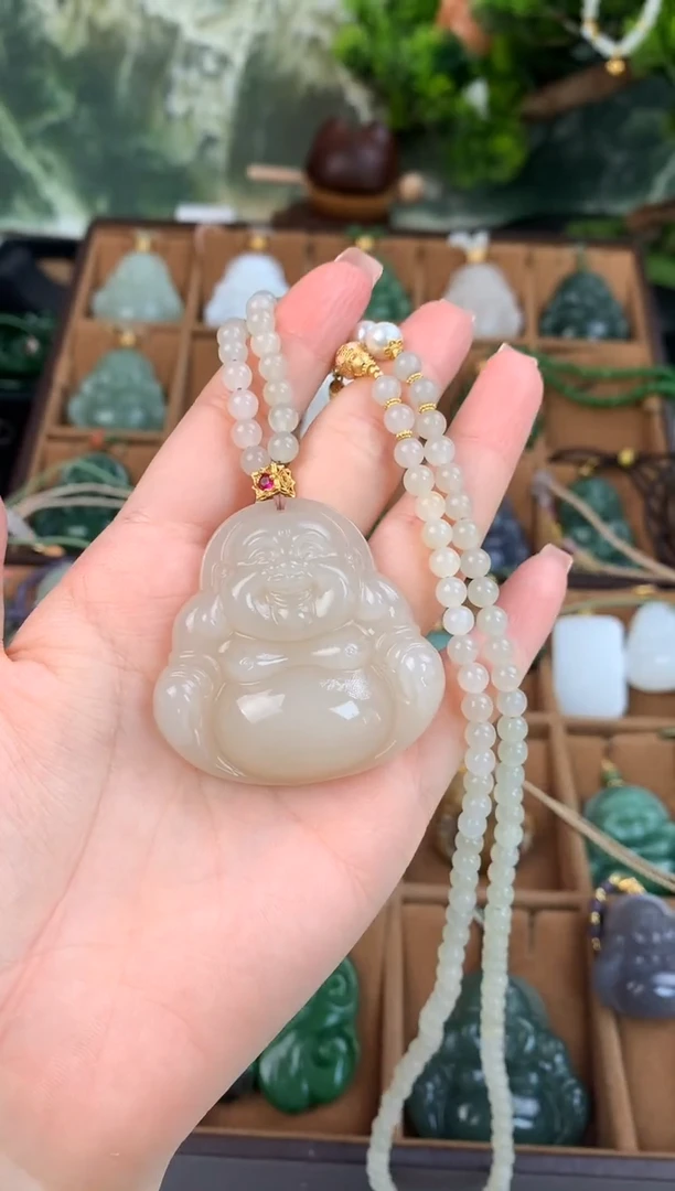 颈饰未镶嵌和田玉吊坠