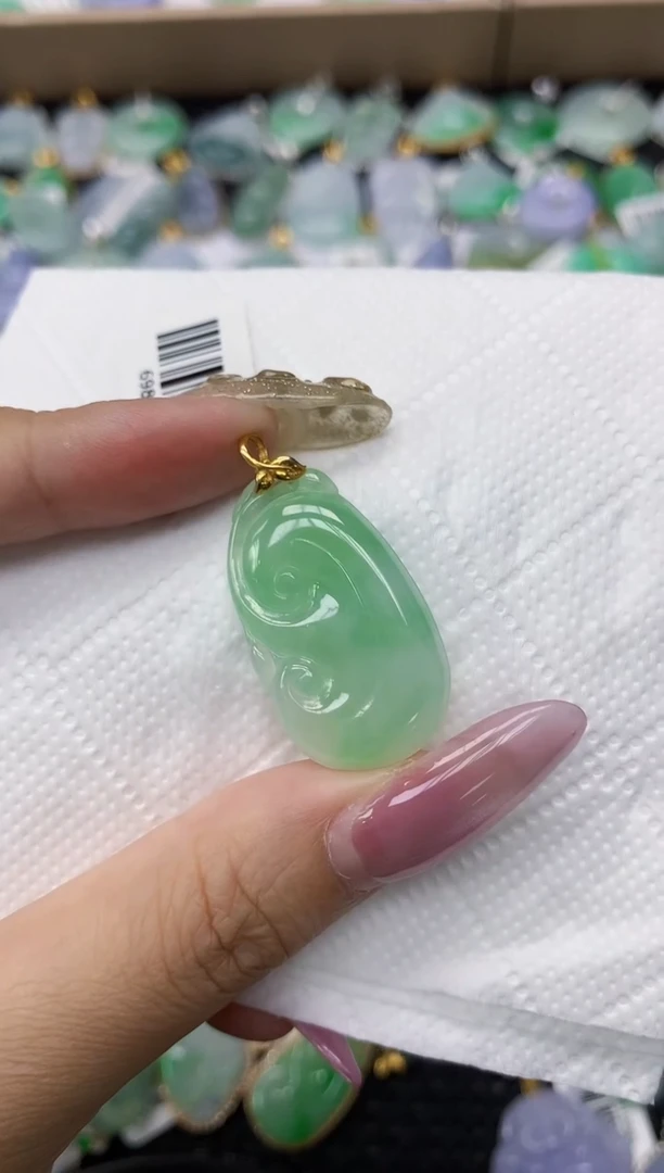 翡翠18K金镶嵌颈饰1111111111