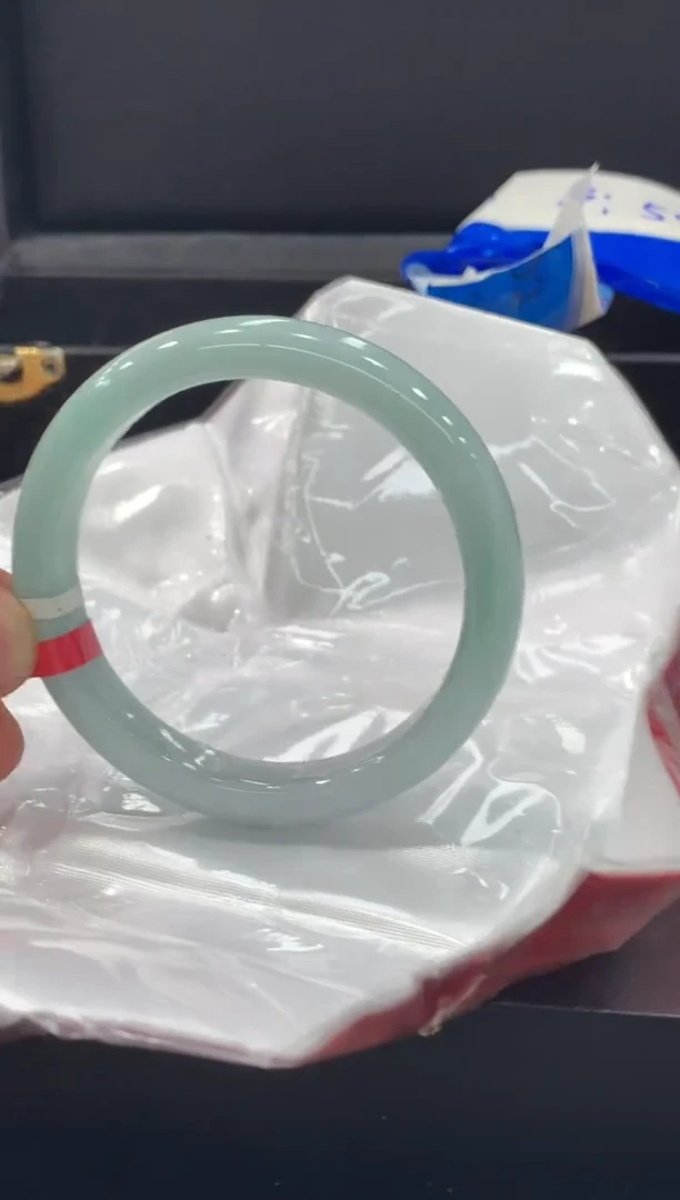 翡翠手镯未镶嵌手镯