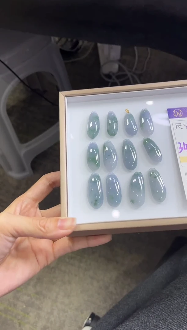 颈饰18K金镶嵌翡翠K308/多样性发一件/配绳子