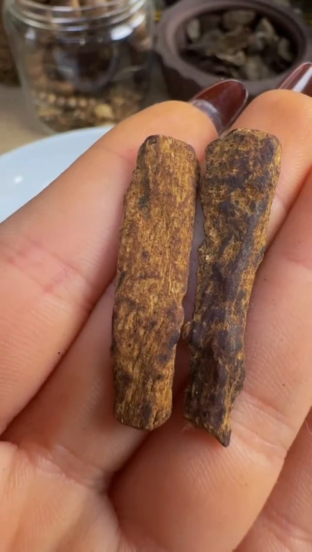 【闪购商品】沉香吊坠越南惠安红土