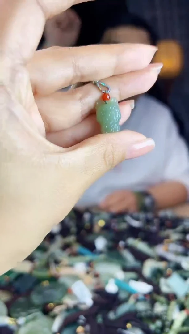 未镶嵌和田玉挂件1