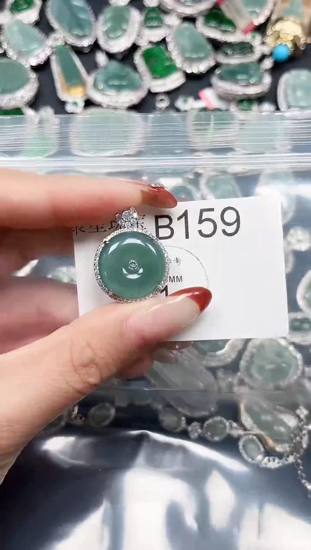 【闪购商品】翡翠颈饰未镶嵌赠皮绳159