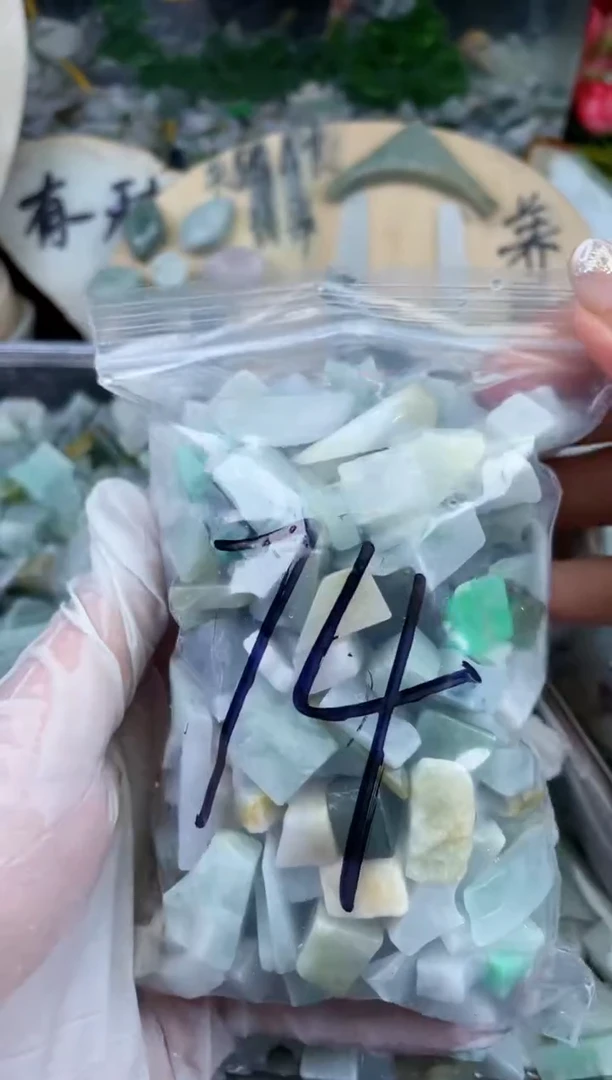 【闪购商品】翡翠颈饰未镶嵌天然翡翠小号500克74