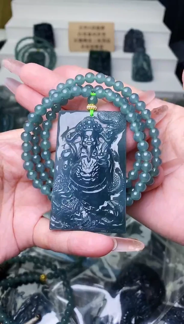颈饰未镶嵌翡翠
