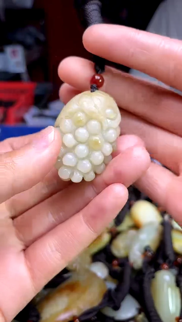 和田玉未镶嵌颈饰1