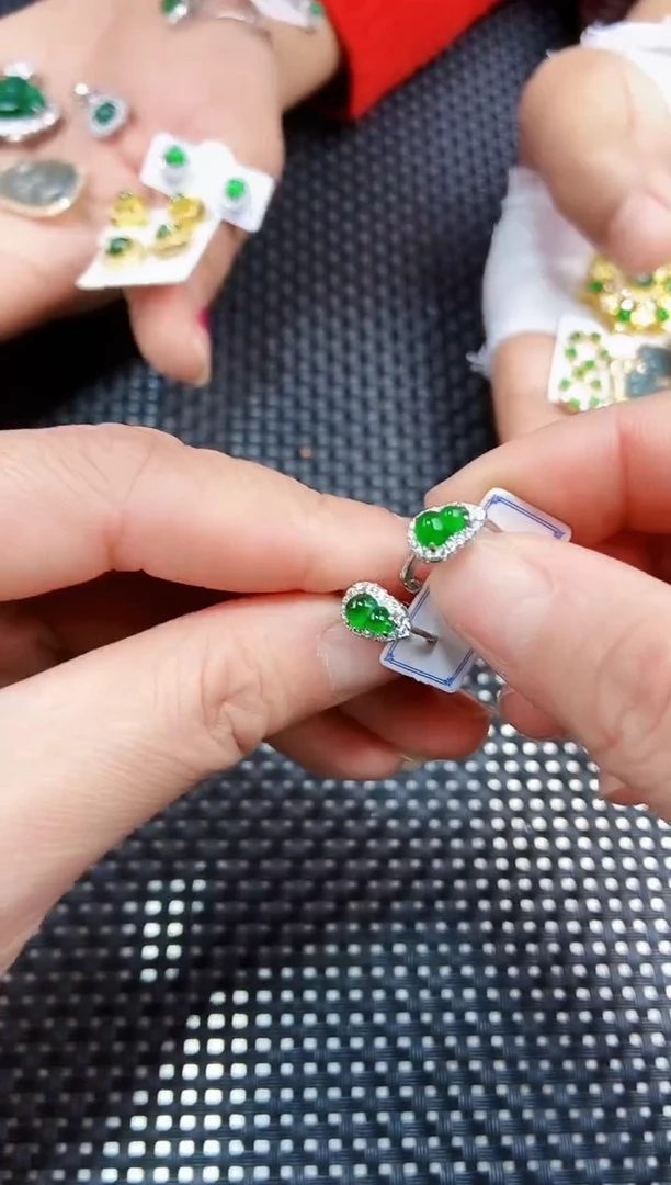【闪购商品】翡翠耳饰未镶嵌111111111