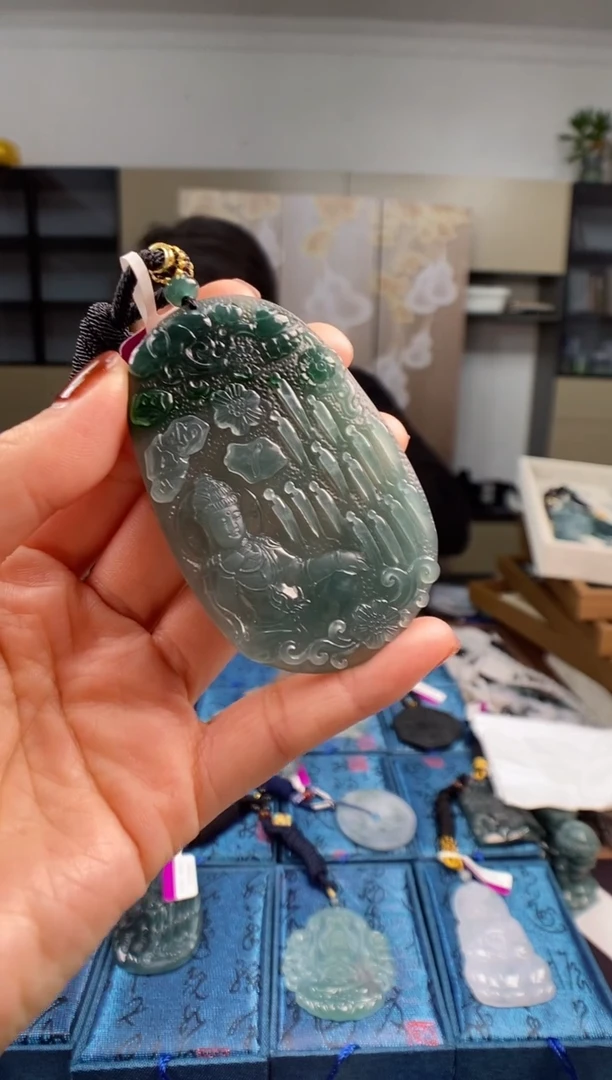 颈饰未镶嵌翡翠多样性发其一