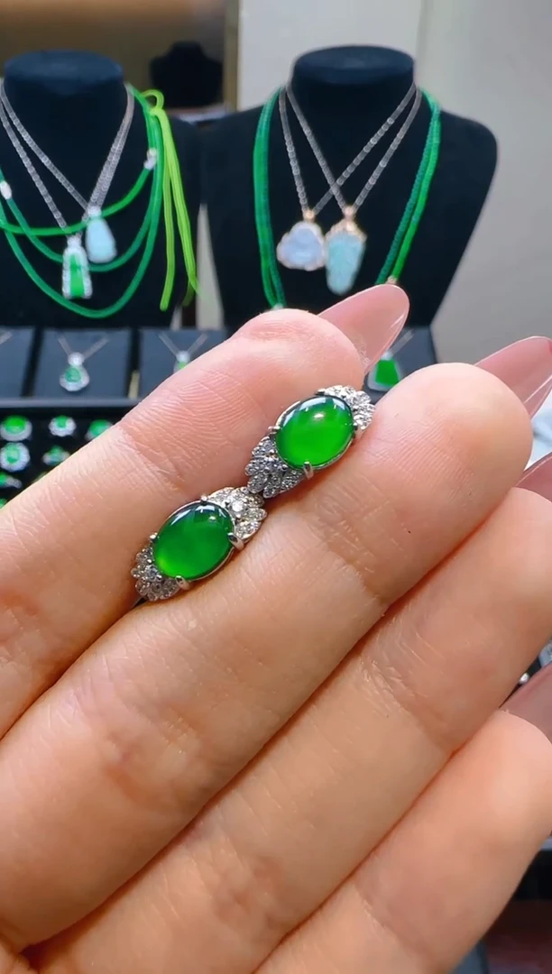 颈饰银S925镶嵌翡翠蛋面耳扣