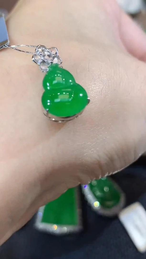 吊坠(不含链)18K金镶嵌翡翠A60