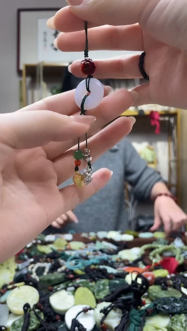 未镶嵌岫玉吊坠·