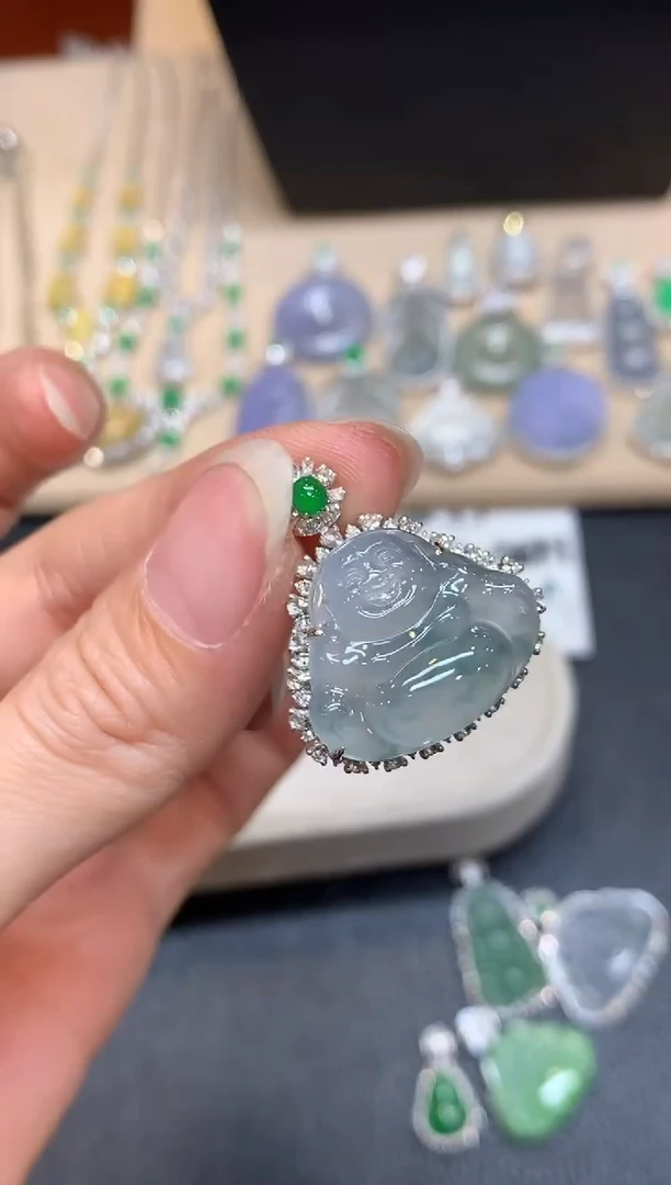 颈饰18K金镶嵌翡翠葫芦【无服务费