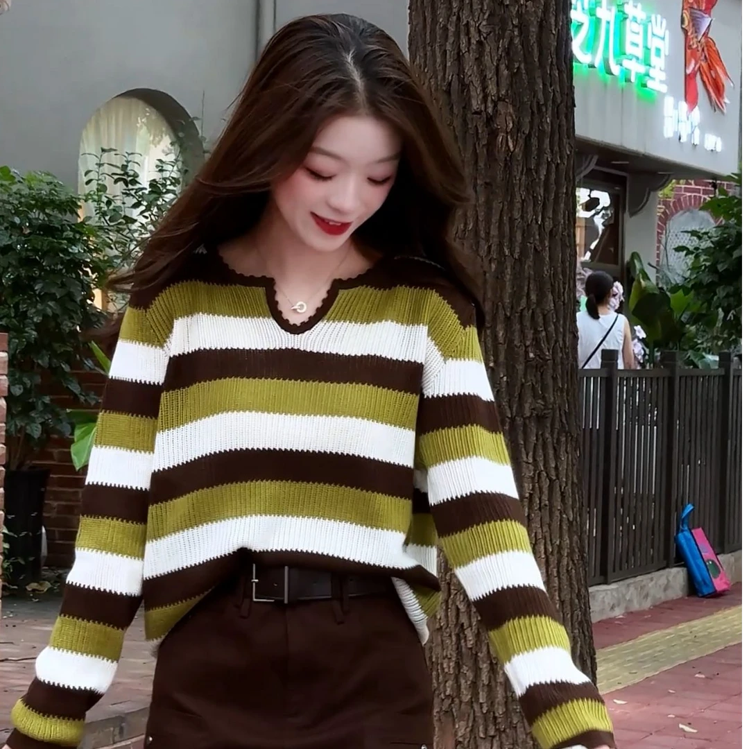 【七佰万】早秋新款百搭复古时尚条纹V领针织衫X9803