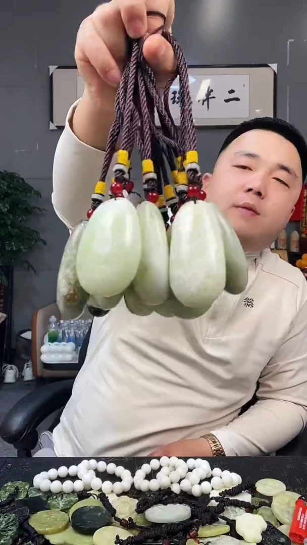 未镶嵌蛇纹石玉其他天然岫玉（多样性发其中之一）