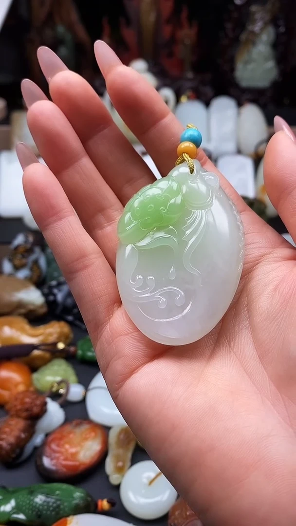 未镶嵌和田玉把件龙*1