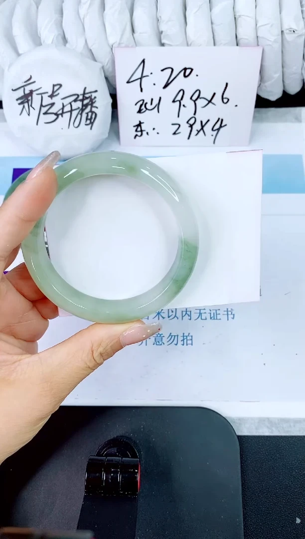 石英质玉手镯未镶嵌8-58.4