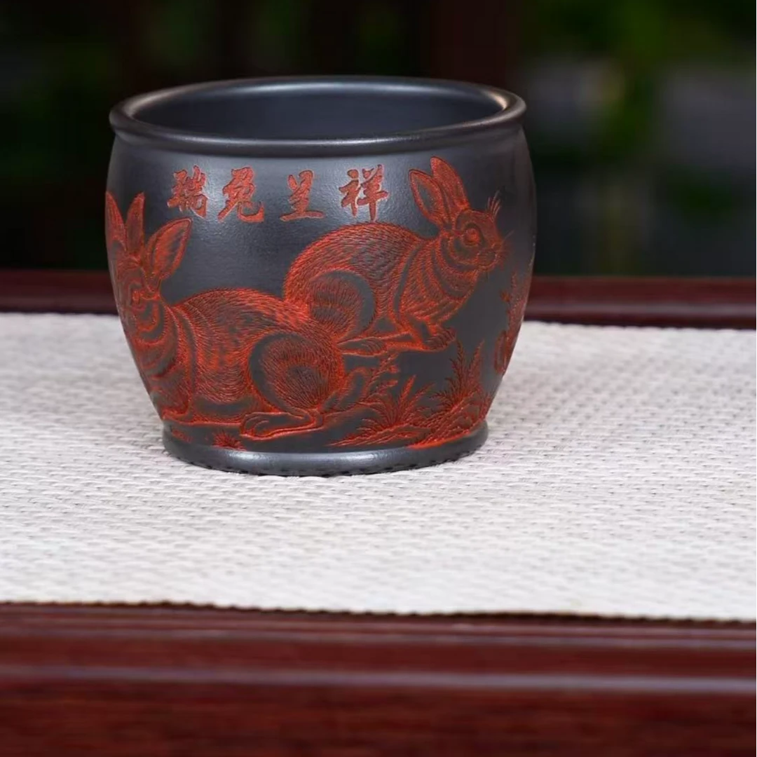 宜兴原矿紫砂  手工主人杯 石黄 精雕细刻 小兔