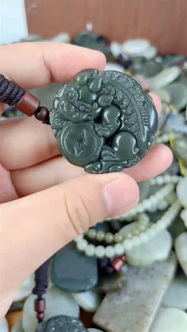 和田玉未镶嵌颈饰1