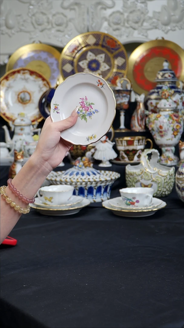 骨瓷婷婷中古器物如图所示79