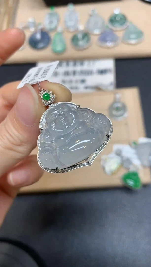 【闪购商品】翡翠颈饰18K金镶嵌佛公【无服务费】