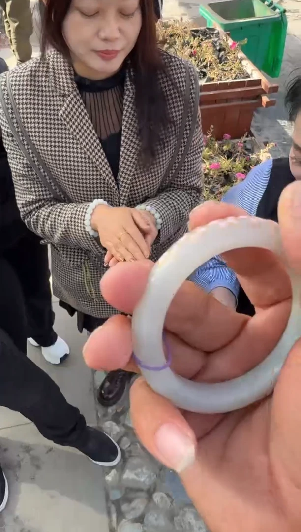 未镶嵌戒指和田玉（糖玉）和田玉