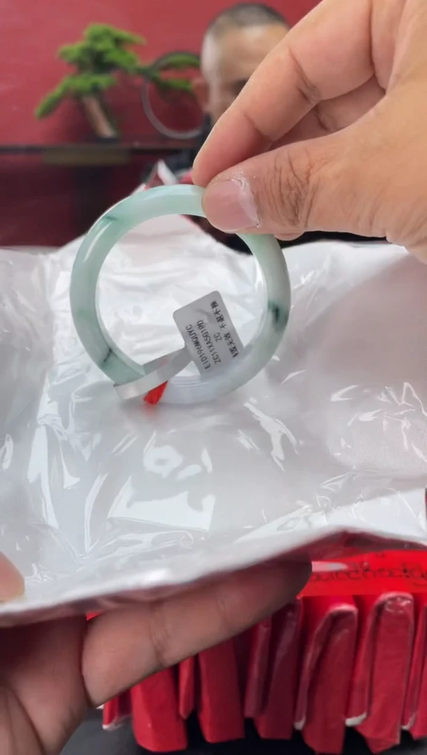 未镶嵌手镯翡翠翡翠手镯（微瑕）3