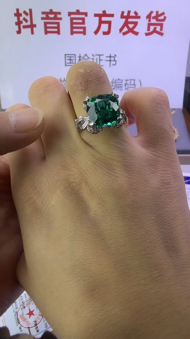 18K金镶嵌戒指祖母绿89