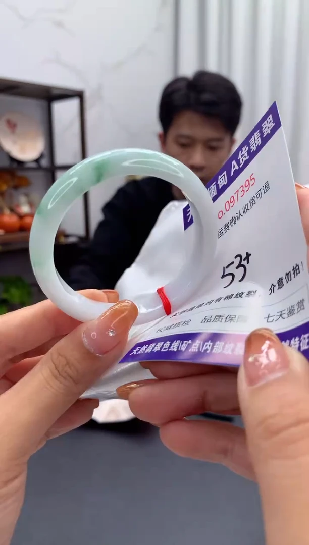 未镶嵌手镯翡翠有纹，完美者勿拍