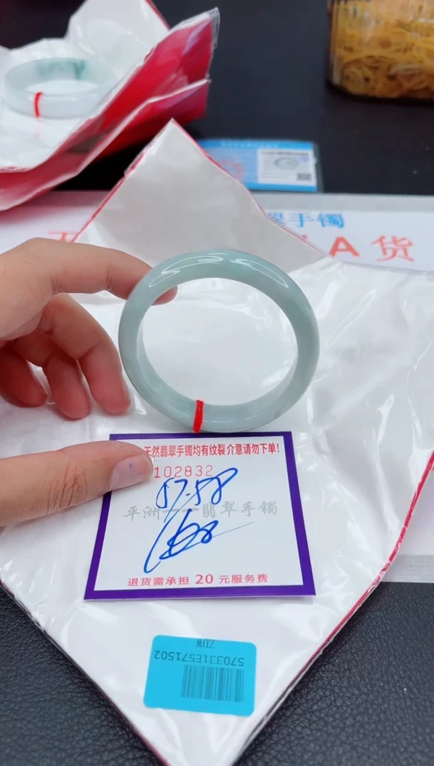 翡翠手镯未镶嵌1