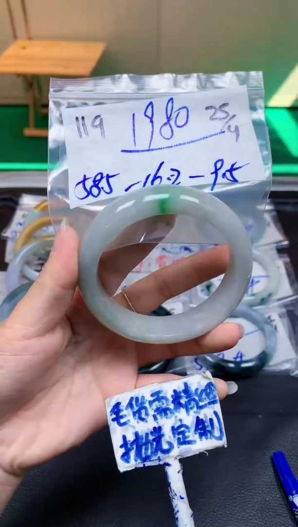 定制翡翠未镶嵌119毛货需精细抛光手镯多样性拍一发一