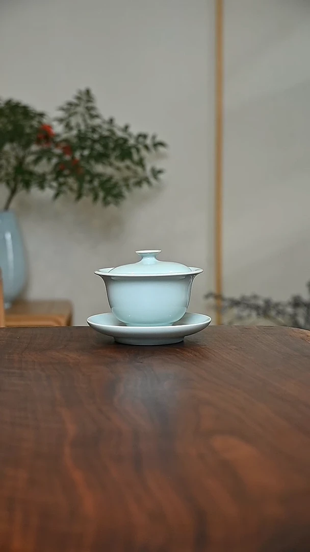 元宝盖碗 天青 微瑕 朱法喜款