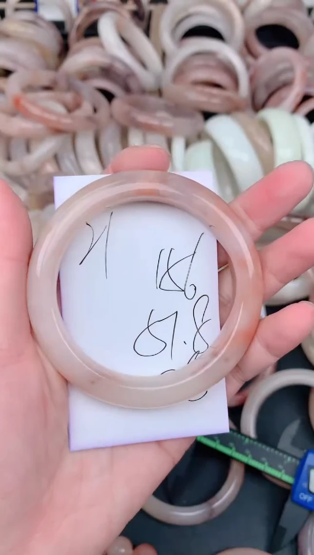 未镶嵌手镯石英质玉156