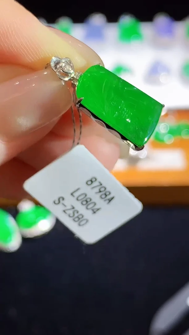 翡翠18K金镶嵌吊坠(不含链)L0804多样性发其一