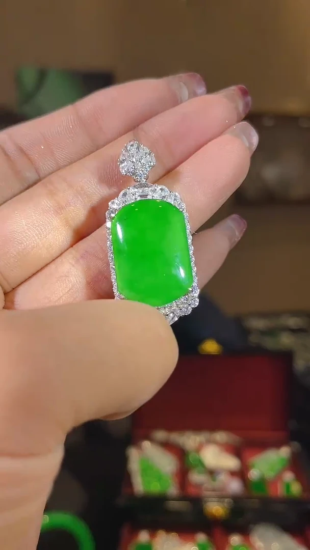 【闪购商品】翡翠吊坠(不含链)银S925镶嵌天然翡翠A货