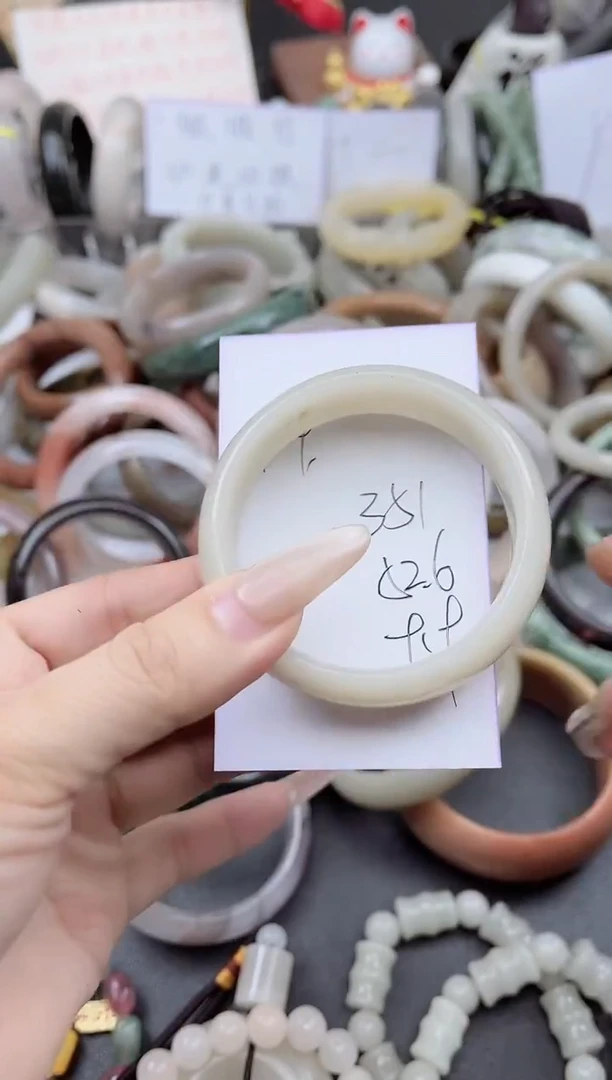 未镶嵌手镯石英质玉351